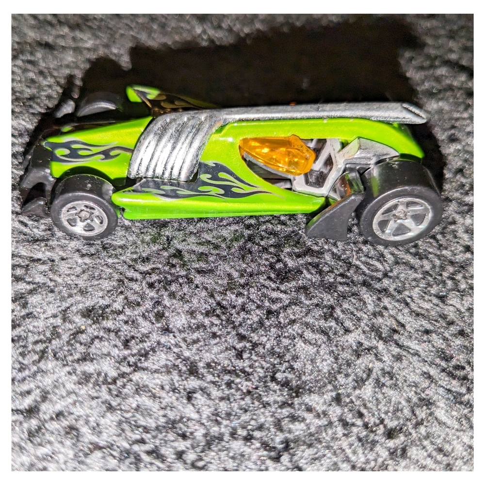 Hot Wheels Toy Diecast Mattel Vulture Roadster 2000